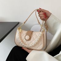 Wholesale Lingge Pearl Chain Underarm Bag Nihaojewelry sku image 1