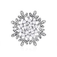 Wholesale Korean Style Pearl Flower Alloy White Rhinestone Brooch Nihaojewelry sku image 1