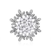 Wholesale Korean Style Pearl Flower Alloy White Rhinestone Brooch Nihaojewelry main image 3