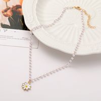 Wholesale New Creative Pearl Small Daisy Pendent Alloy Necklace Nihaojewelry main image 4