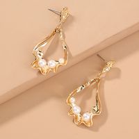 Nihaojewelry Jewelry Wholesale Fashion Hollow Metal Curved Pearl Earrings main image 5