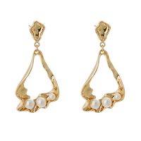 Nihaojewelry Jewelry Wholesale Fashion Hollow Metal Curved Pearl Earrings sku image 1