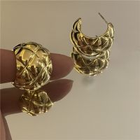 Nihaojewelry Jewelry Wholesale Simple Diamond Pattern C-shaped Geometric Earrings sku image 1