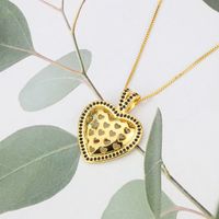Nihaojewelry Simple Black Zircon Gold-plated Hollow Heart-shaped Necklace Wholesale Jewelry main image 3
