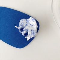 الجملة مجوهرات الأزرق والأبيض الخزف الاكريليك كبيرة الشعر كليب Nihaojewelry sku image 5