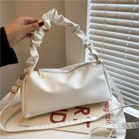 Nihaojewelry Wholesale Simple Casual Soft Leather Fold Solid Color Shoulder Bag main image 1