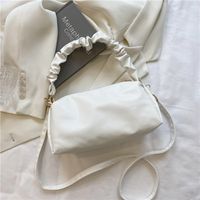 Nihaojewelry Wholesale Simple Casual Soft Leather Fold Solid Color Shoulder Bag sku image 1