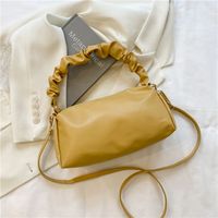 Nihaojewelry Wholesale Simple Casual Soft Leather Fold Solid Color Shoulder Bag sku image 2