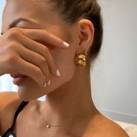 Nihaojewelry Bijoux En Gros Mode Géométrique Épais Boucles D&#39;oreilles En Cuivre En Forme De C main image 3