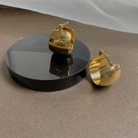Nihaojewelry Bijoux En Gros Mode Géométrique Épais Boucles D&#39;oreilles En Cuivre En Forme De C main image 4