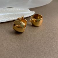 Nihaojewelry Bijoux En Gros Mode Géométrique Épais Boucles D&#39;oreilles En Cuivre En Forme De C main image 5