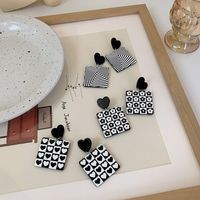 Retro Black White Checkerboard Heart Square Acrylic Earrings Wholesale Nihaojewelry main image 5