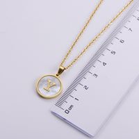 Shell 18K Gold Plated Simple Style Letter Shell Pendant Necklace main image 3