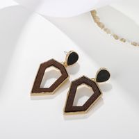 1 Pair Elegant Simple Style Geometric Asymmetrical Irregular Alloy Wood Drop Earrings sku image 2