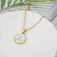 Acier Au Titane Plaqué Or 18K Style Simple Placage Coquillage Incrusté Lettre Coquille Collier sku image 1