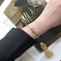 Bracelet Simple Noué En Acier Titane Plaqué Or 18 Carats En Gros Nihaojewelry main image 3
