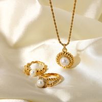 18k Gold Stainless Steel Croissant Natural Shell Pendant Pearl Necklace Wholesale Nihaojewelry main image 3