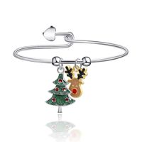 Europäische Und Amerikanische Neue Weihnachts Rentier Weihnachts Mann Weihnachts Baum Süßigkeiten Anhänger Armband Damen Weihnachts Serie Armband sku image 4