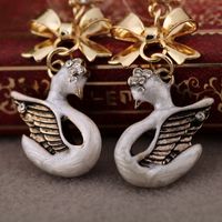 Retro Eingelegte Strass Bowknot Vogelförmige Ohrringe Großhandel Nihaojewelry main image 1