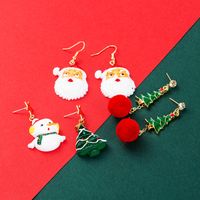 2021 Nouvelle Série De Noël Santa Claus Asymétrique Boucles D'oreilles Personnalité Hippie De Noël Boucles D'oreilles En Gros main image 3