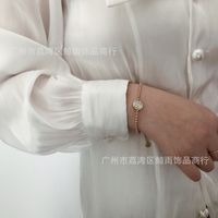 Simple Star White Fritillary Shell Titanium Steel 18k Gold Bracelet Wholesale Nihaojewelry main image 3