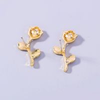 2021 Simple Fresh Gold Rhinestone Pearl Rose Earrings Ins Style Exquisite Women's Ear Studs main image 1