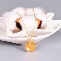18k Korean New Simple Titanium Shell Pearl Necklace Wholesale Nihaojewelry sku image 1