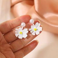Wholesale Korean White Flower Pearl Earrings Nihaojewelry sku image 1