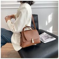 Fashion Solid Color Lock Messenger Bag Wholesale Nihaojewelry main image 1