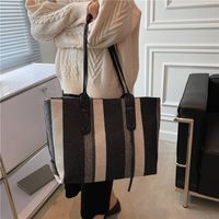 Fashion Large-capacity One-shoulder Contrast Color Striped Underarm Tote Handbags Wholesale Nihaojewelry main image 5