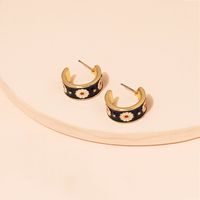 Fashion Small Daisy Geometric C-shaped Alloy Earrings Wholesale sku image 2