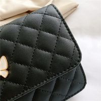 New Solid Color Embossed Butterfly Lock Messenger Bag Wholesale Nihaojewelry main image 5