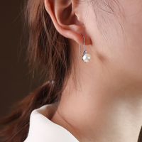 Japanische Und Koreanische Kalte Wind Einfache Perlen Ohrringe Weibliche Ohr Haken Schmuck Titan Stahl Material Ohrringe Farbe Erhalten Ein Stück sku image 3