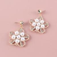 Retro Alloy Flower Hollow Inlaid Pearl Earrings Wholesale Nihaojewelry main image 3
