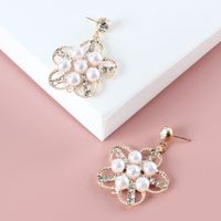 Retro Alloy Flower Hollow Inlaid Pearl Earrings Wholesale Nihaojewelry main image 4
