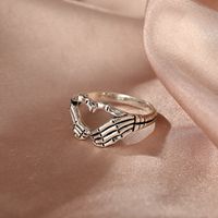 Retro Heart Gesture Skull Hand Ring Wholesale Nihaojewelry main image 5