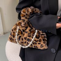 Cute Leopard Print Pearl Chain Plush Handbag Wholesale Nihaojewelry main image 4