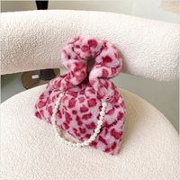 Cute Leopard Print Pearl Chain Plush Handbag Wholesale Nihaojewelry sku image 2