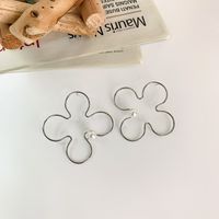 Fashion Simple Hollow Large Flower Pearl Earrings Wholesale Nihaojewelry main image 3