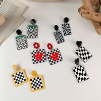 Vintage Black White Plaid Color Flower Acrylic Checkerboard Earrings Wholesale Nihaojewelry main image 2