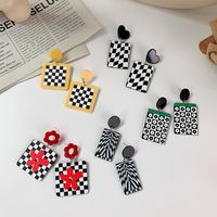 Vintage Black White Plaid Color Flower Acrylic Checkerboard Earrings Wholesale Nihaojewelry main image 3