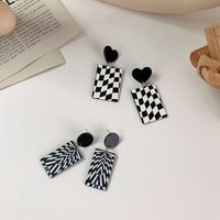 Vintage Black White Plaid Color Flower Acrylic Checkerboard Earrings Wholesale Nihaojewelry main image 5
