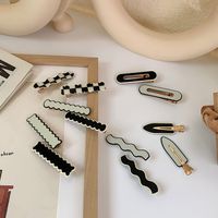 Retro Black And White Checkerboard Acrylic Bangs Hair Clip Wholesale Nihaojewelry main image 5