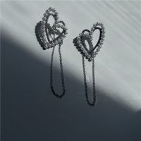 Korea Retro Geometric Hollow Heart Pearl Flashing Rhinestone Long Tassel Earrings Wholesale Nihaojewelry sku image 1
