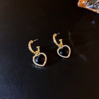 Boucles D&#39;oreilles Géométriques En Strass Incrusté De Coeur Rétro En Gros Nihaojewelry sku image 1