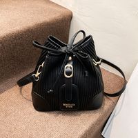 Fashion Contrast Color Stitching Striped Fold Bucket Shoulder Bag Wholesale Nihaojewelry main image 1