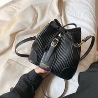 Fashion Contrast Color Stitching Striped Fold Bucket Shoulder Bag Wholesale Nihaojewelry main image 5