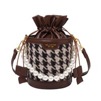 Fashion Retro Pearl Chain Drawstring Pearl Shoulder Bucket Bag Wholesale Nihaojewelry main image 3