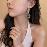 Retro Pearl Crystal Heart Hollow Chain Earrings Wholesale Nihaojewelry main image 5