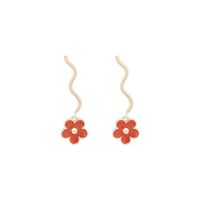 Simples Petites Boucles D&#39;oreilles À Fleurs Émaillées De Couleur Vitalité Jaune En Gros Nihaojewelry main image 3